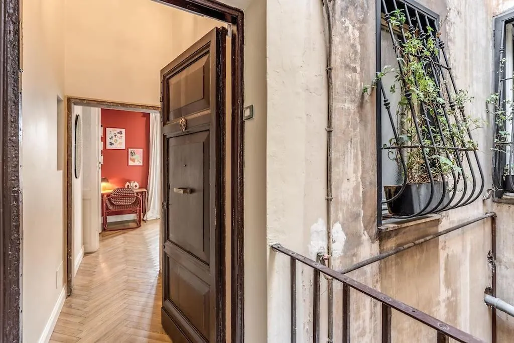 La Suite Rossa Del Colosseo Rome 0*,  Italy